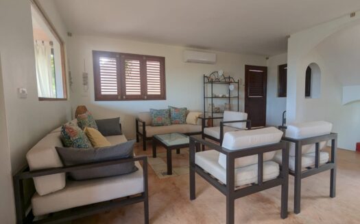 Hilltop property with ocean view and close to town