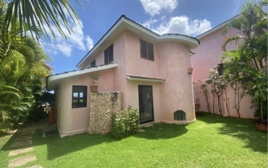 Hilltop property with ocean view and close to town