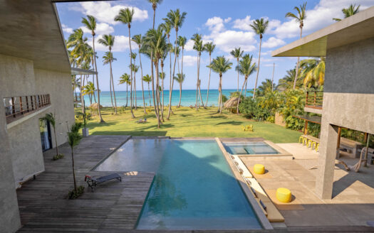 Luxurious beachfront villa in Coson