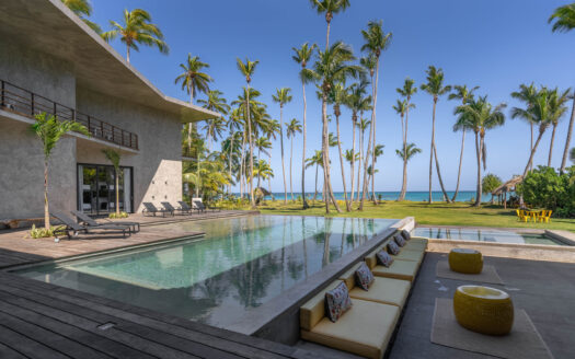 Luxurious beachfront villa in Coson