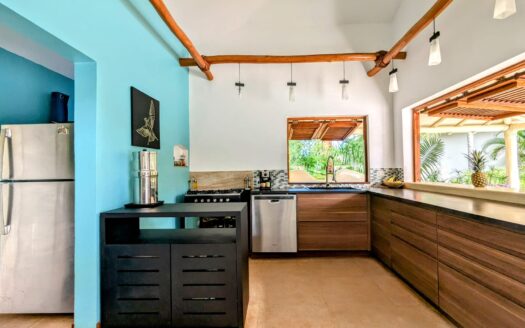 4-BR villa with independent bungalow close to Bonita Beach