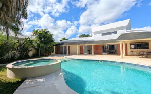 4-BR villa with independent bungalow close to Bonita Beach