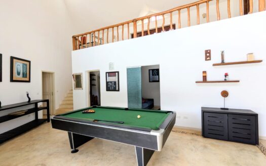 4-BR villa with independent bungalow close to Bonita Beach