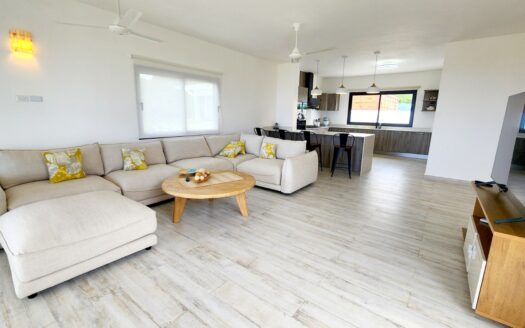 Oceanview 4BR villas in a central residence above the town
