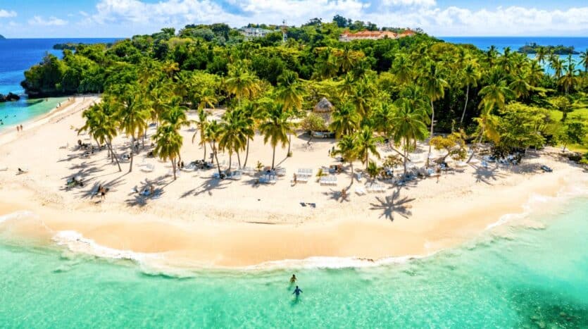 Luxury resort on Cayo Levantado Island (Bacardi Island), surrounded by palm trees and turquoise waters, Dominican Republic.