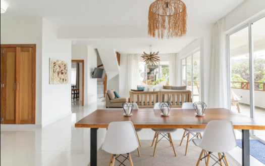 Luxury 4-BR penthouse in Coson Hills