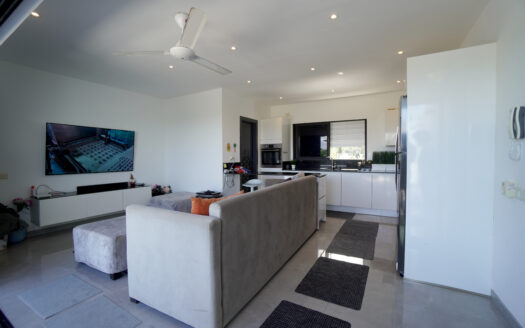 Duplex with rooftop studio steps from playa Las Ballenas
