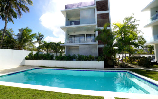 Duplex with rooftop studio steps from playa Las Ballenas