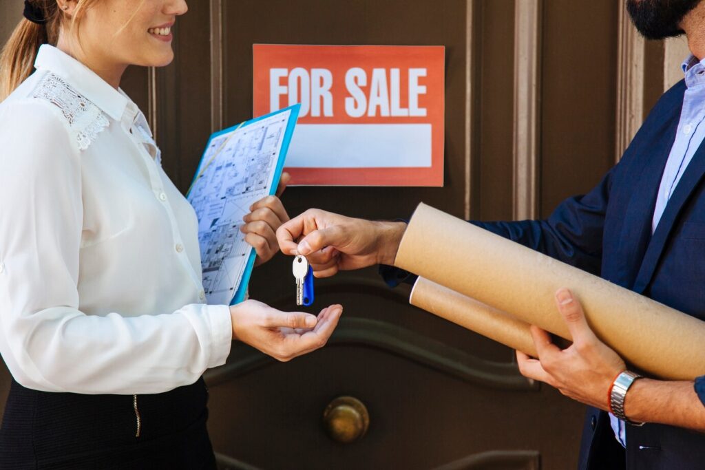 Lawyer explaining property laws to a foreign investor in the Dominican Republic