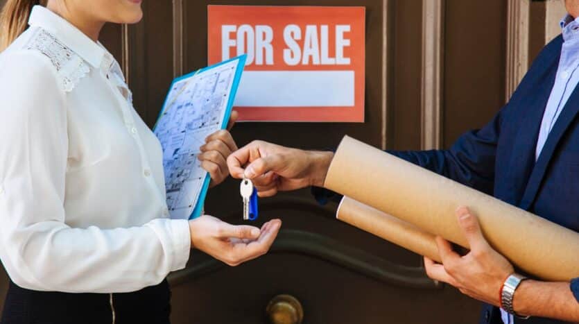 Lawyer explaining property laws to a foreign investor in the Dominican Republic