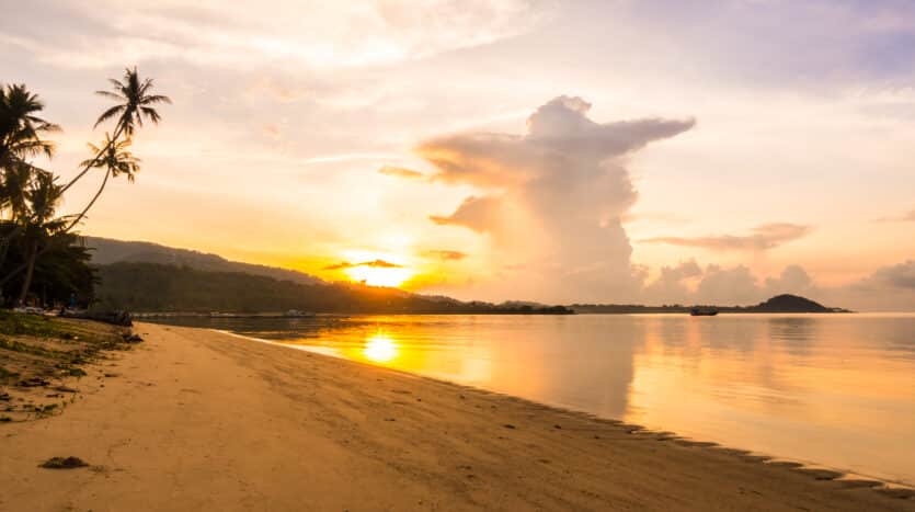 Sunset over the Dominican Republic’s mountain range, with lush greenery and expansive views.