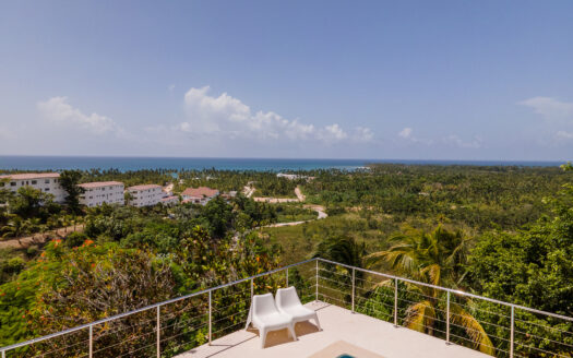Hilltop villa with amazing view
