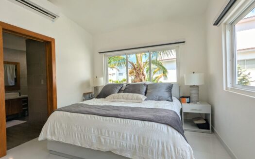 Elegant 3BR Penthouse with Panoramic Mountain Views