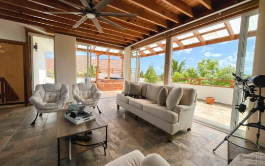Elegant 3BR Penthouse with Panoramic Mountain Views