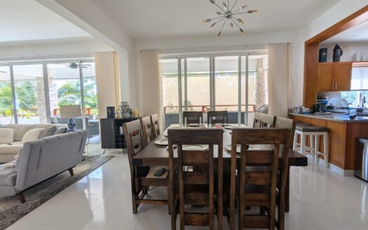 Elegant 3BR Penthouse with Panoramic Mountain Views