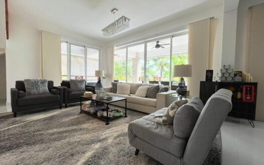 Elegant 3BR Penthouse with Panoramic Mountain Views
