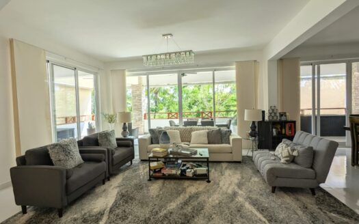 Elegant 3BR Penthouse with Panoramic Mountain Views