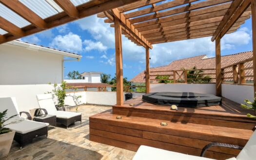 Elegant 3BR Penthouse with Panoramic Mountain Views