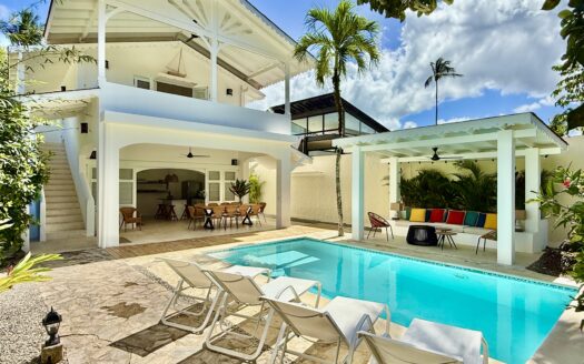 5-BR villa with private pool just steps from Popy beach