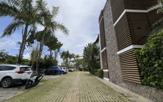 Spacieux duplex de 3 chambres dans une résidence fermée à 800 m de la plage