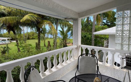 Coastal townhouse in Playa Bonita second line with ocean view