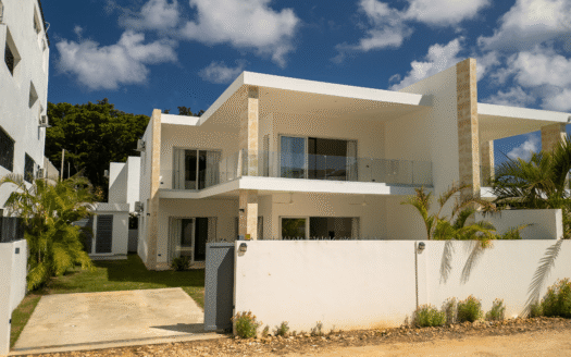 Modern 3-bedroom villa 600 meters from Popy Beach