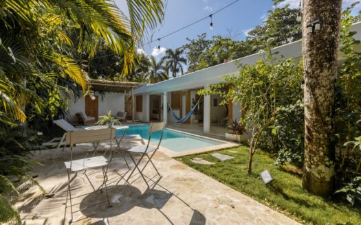 3-Bedroom Villa Steps from Bonita Beach