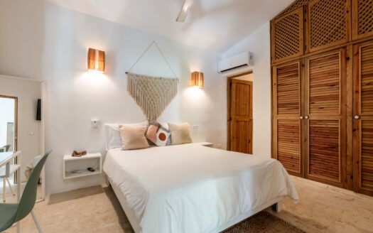 3-Bedroom Villa Steps from Bonita Beach