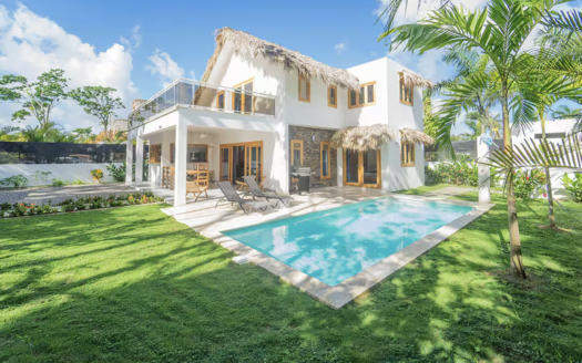 Beautiful 5-Bedroom Villa Near Bonita Beach