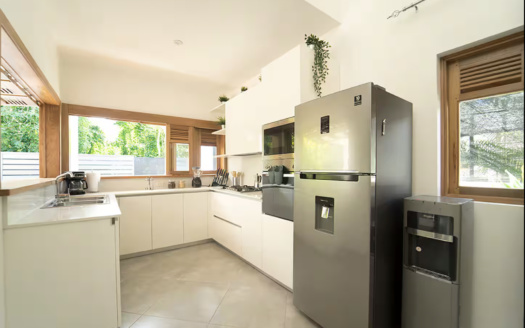 Beautiful 5-Bedroom Villa Near Bonita Beach