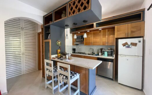 2BR condo steps from Popy Beach
