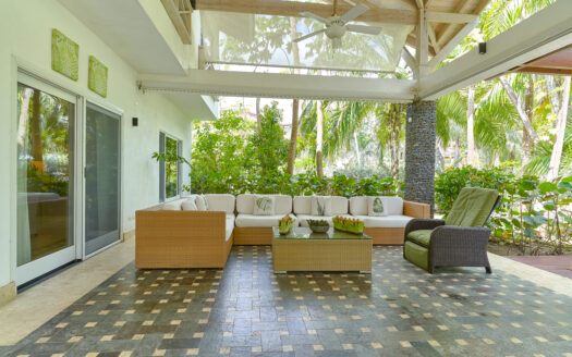 Stylish townhouse by the beach