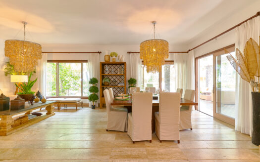 Stylish townhouse by the beach