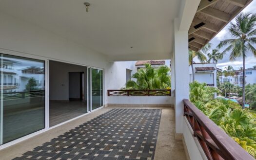 Spacious condo with rooftop terrace