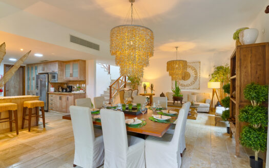 Stylish townhouse by the beach